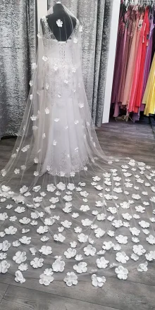 Valencia Floral Dramatic Veil