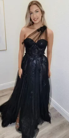 kiaza black ballgown