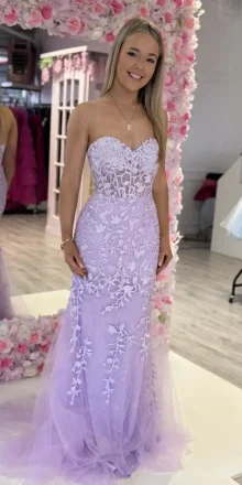 kia lilac lace fitted dress